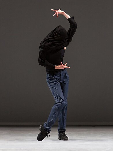 Soft virtuosity, still humid, on the edge & HENRI MICHAUX : MOUVEMENTS