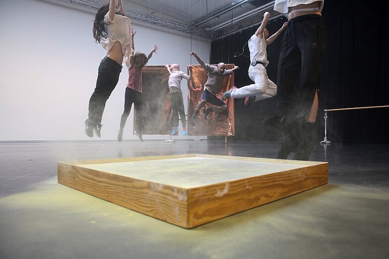 Those specks of dust (Kat Válastur) & 7 Dialogues (Matteo Fargion)