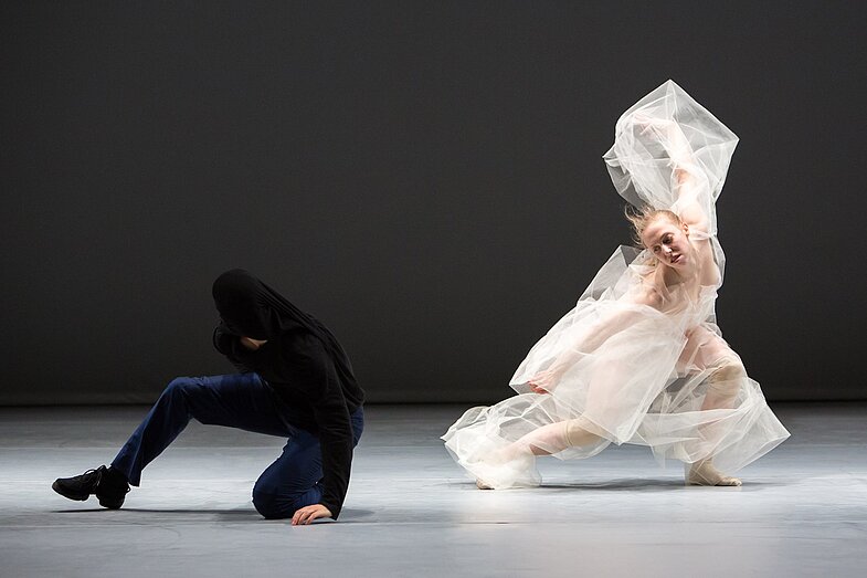 Soft virtuosity, still humid, on the edge & HENRI MICHAUX : MOUVEMENTS